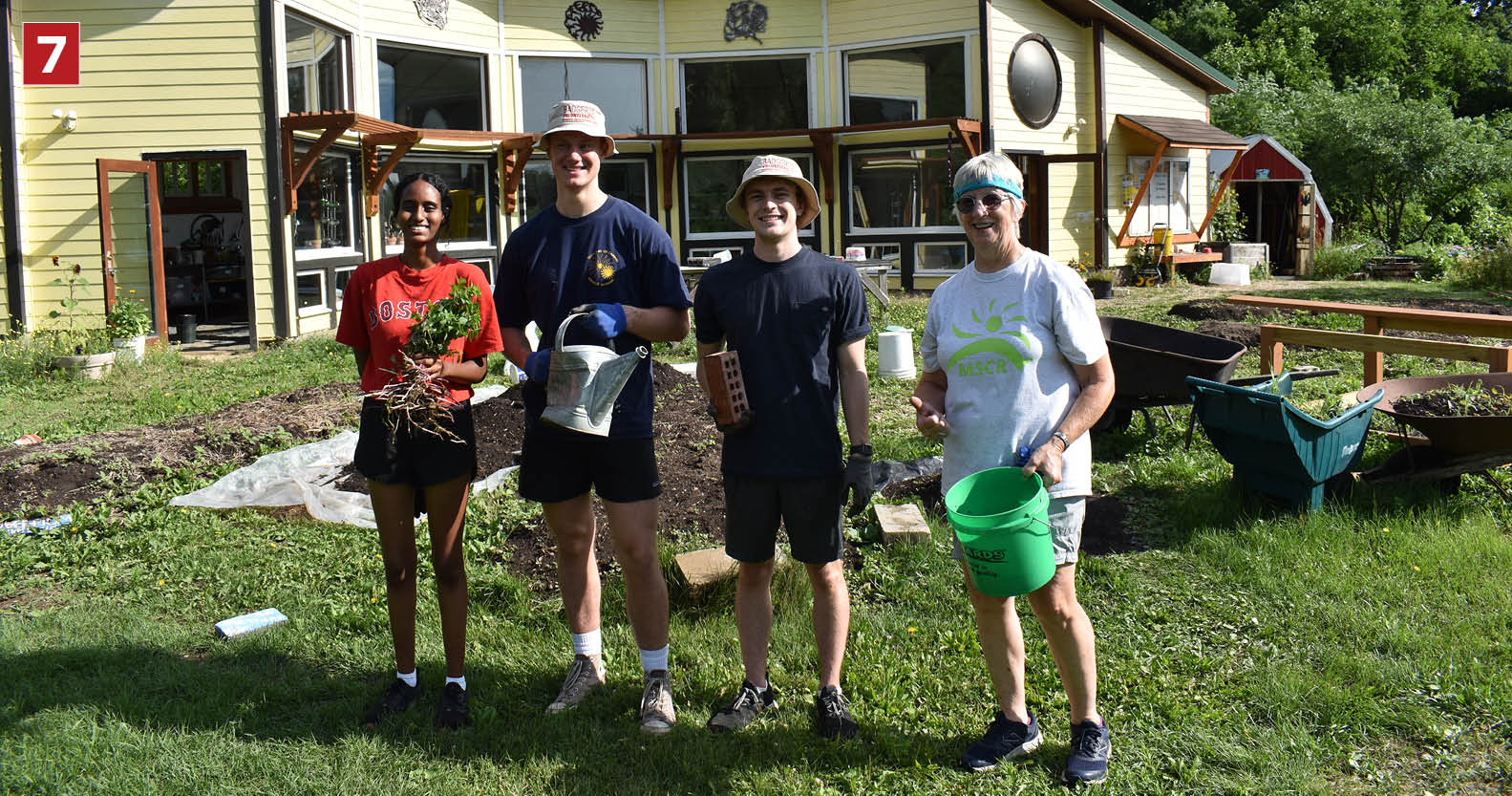 A Badger Volunteer team at Spring Harbor Garden & Greenhouse.