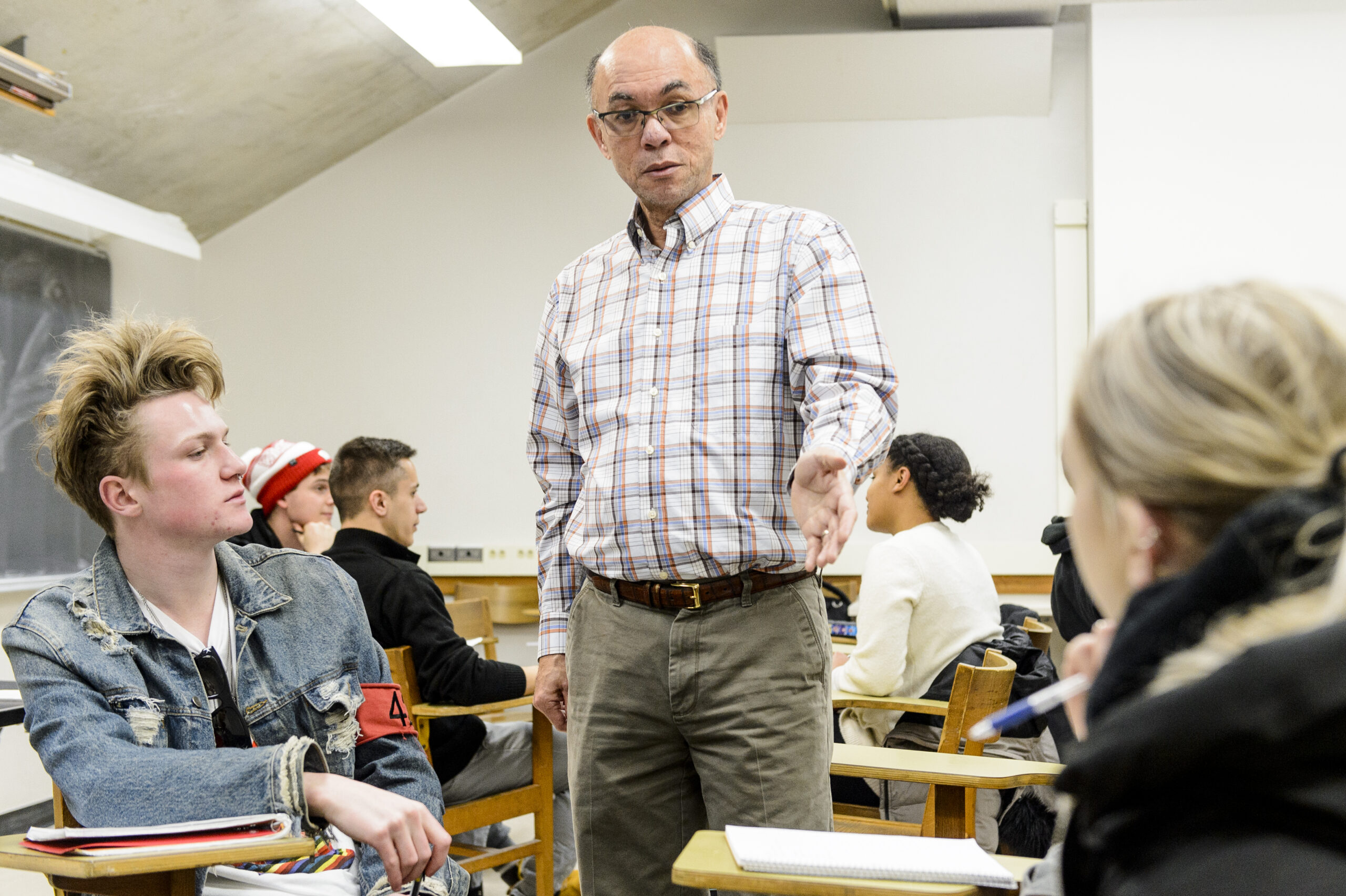 Michael Thornton, professor of afro-american studies at the University of Wisconsin-Madison, teaches during a AfroAmer 151: Intro to Contemporary Afro-American Society course in the Mosse Humanities Building on Feb. 21, 2018.  Thornton is a recipient of a 2018 Distinguished Teaching Award. (Photo by Bryce Richter / UW-Madison)